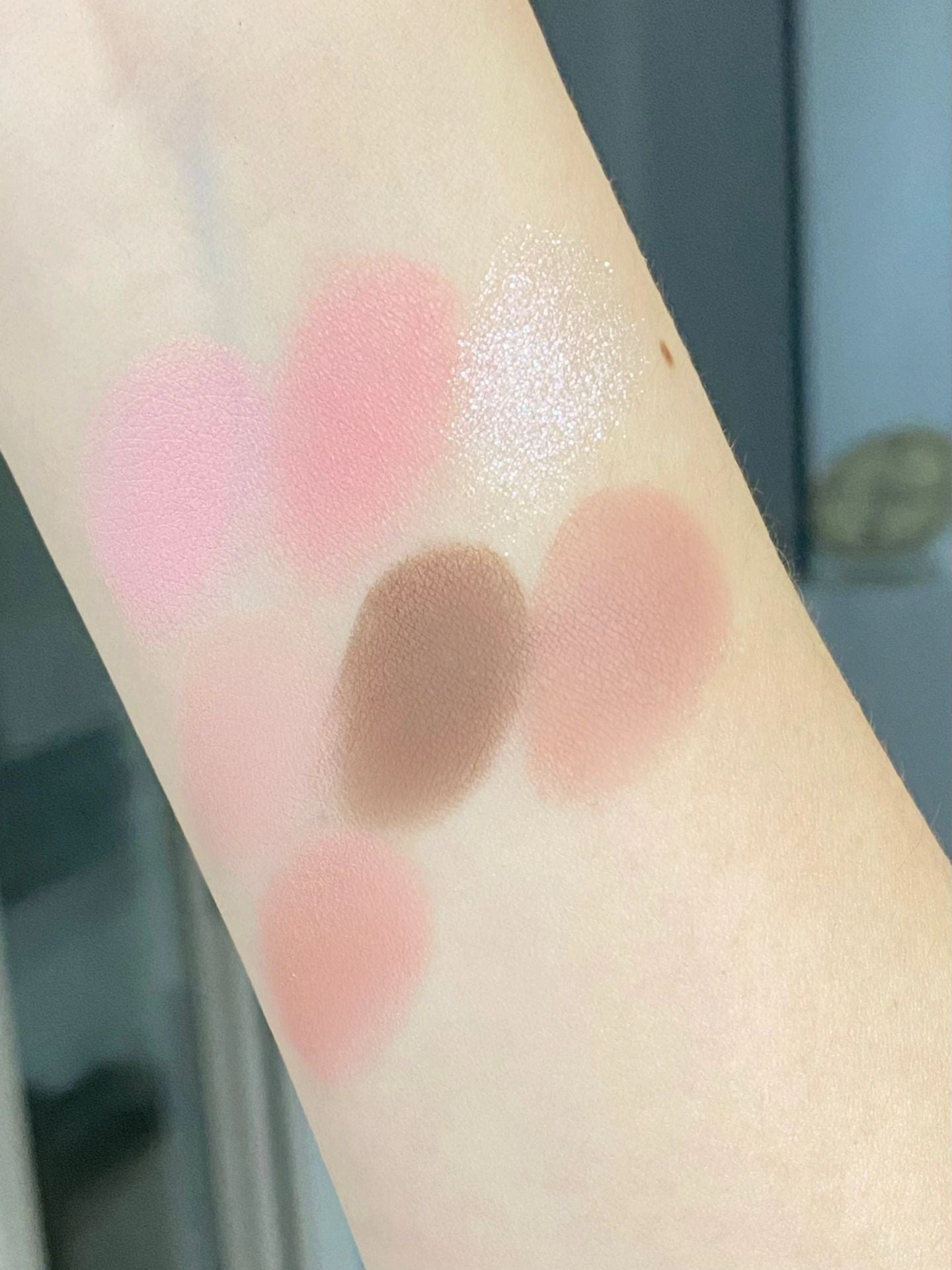 Holdlive Pink Mist Dream Blush Eyeshadow Palette 14g 侯爱粉雾梦境腮红眼影盘