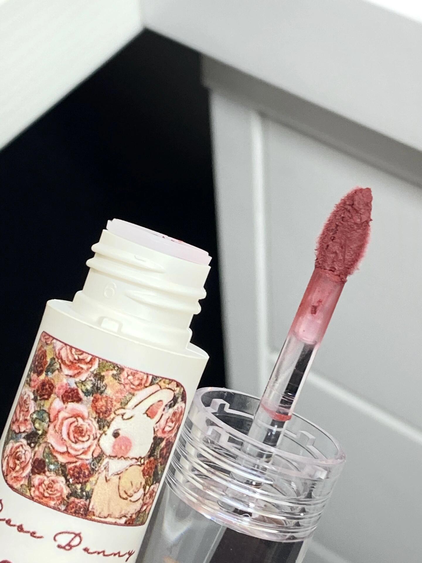 Holdlive Rabbit Series Retro Garden Lip Glaze 3g 侯爱兔兔系列复古花园唇釉