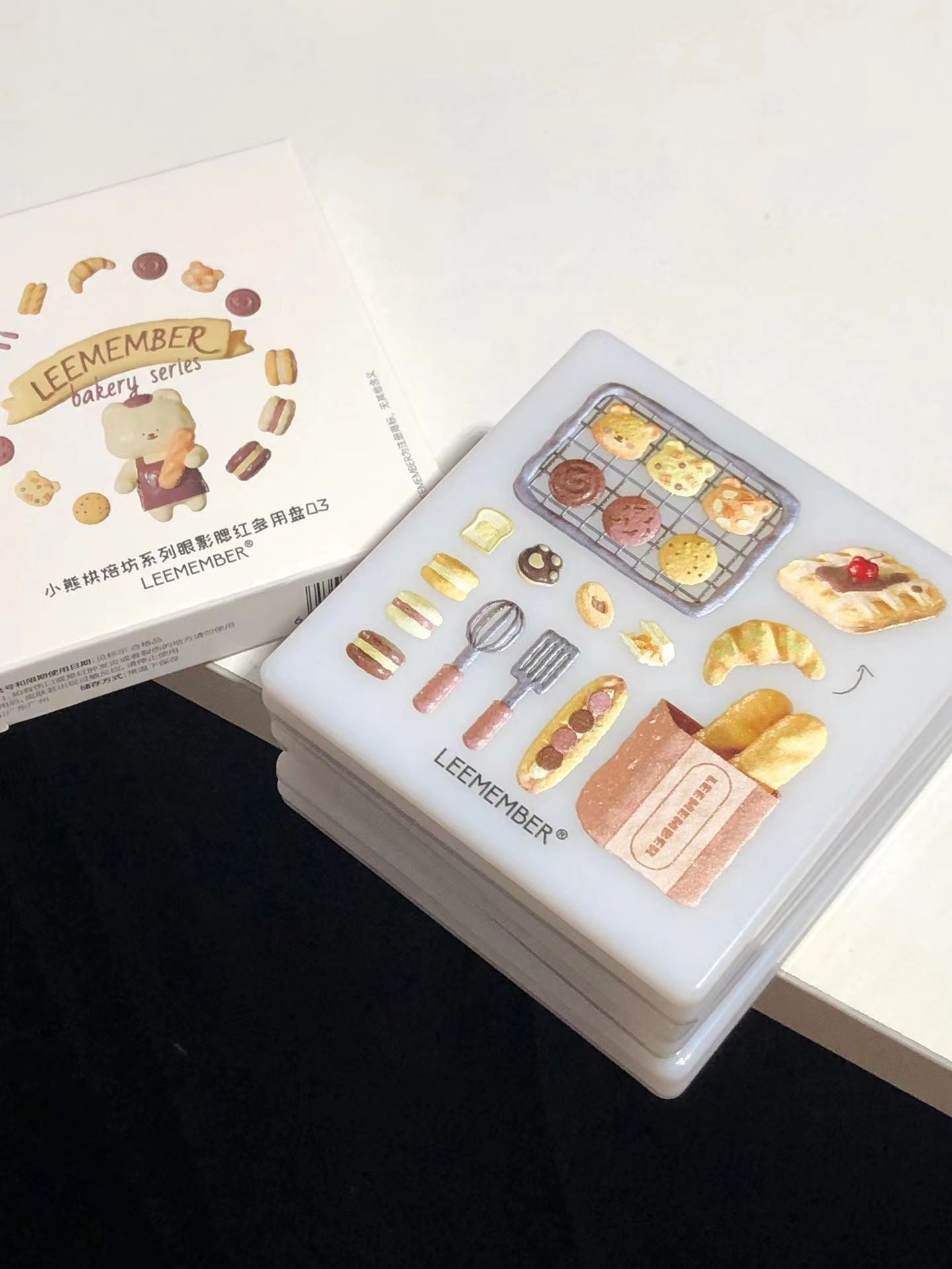 Leemember Bakery Series Eye Shadow & Blush Makeup Palette  荔萌小熊烘焙坊系列眼影腮红多用综合盘 13.1g