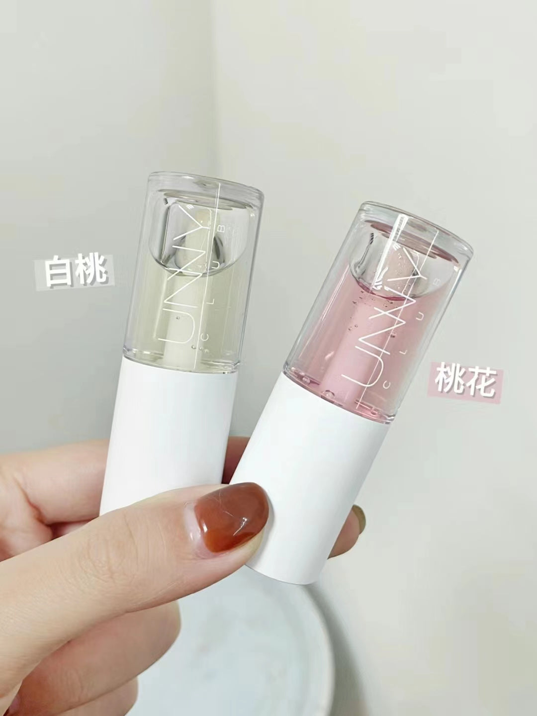 UNNY Moisturising Lip Oil Essence Glass Lips Hydrating Shine 5ml 悠宜滋润精华水光亮泽唇油